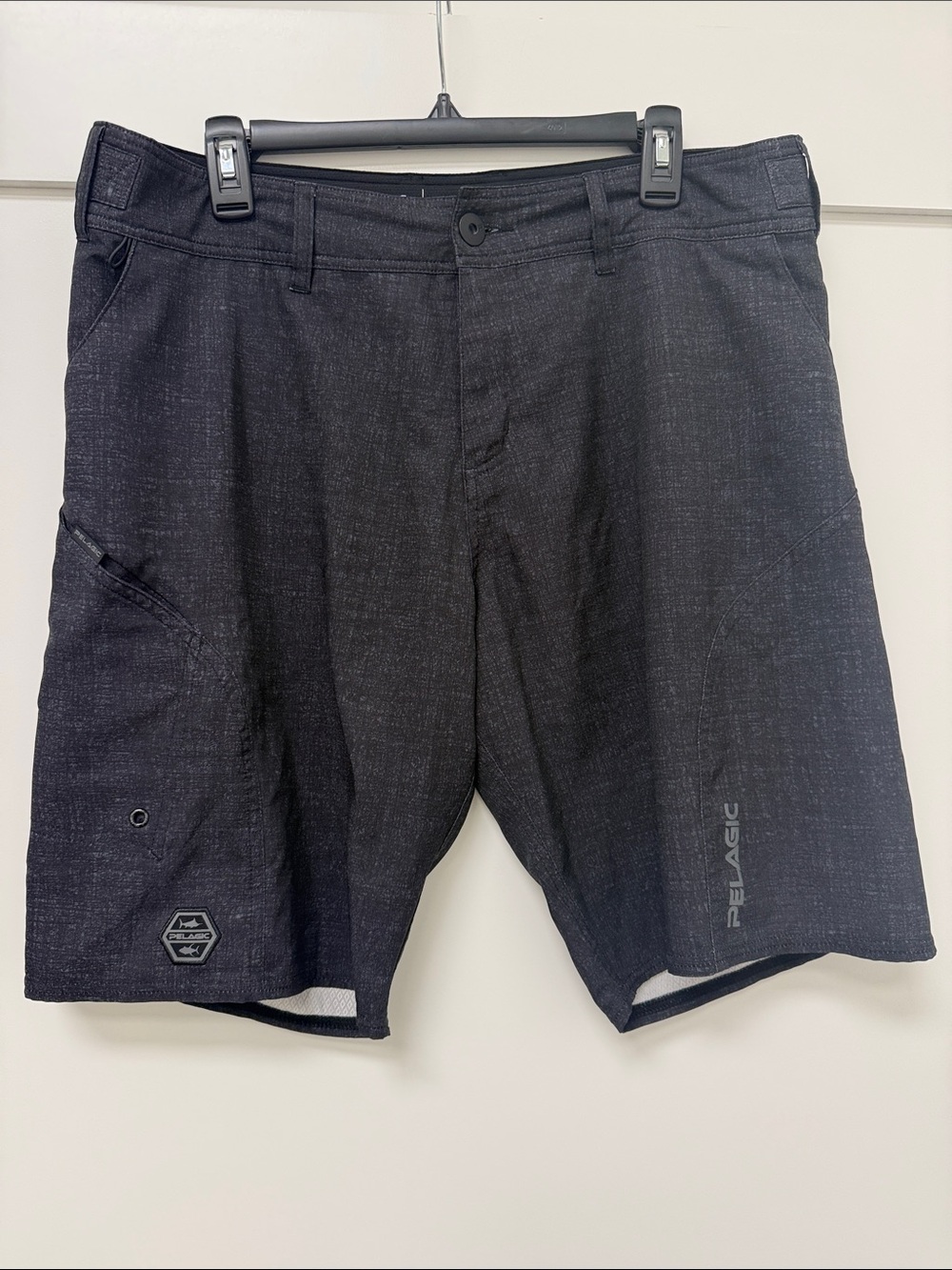 Pelagic Men's Sharkskin Pro black graphite fishing shorts- sz 34
